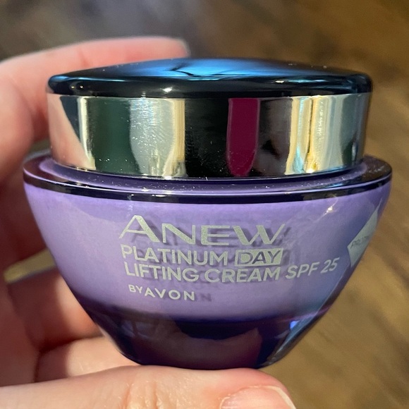 Anew Day Lifting Cream Broad Spectrum SPF 25 - Picture 1 of 2